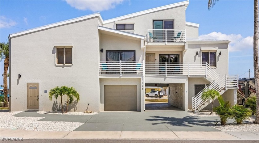 Ideally located mid-island and offered TURNKEY FURNISHED this - Beach Townhome/Townhouse for sale in Fort Myers Beach, Florida on Beachhouse.com