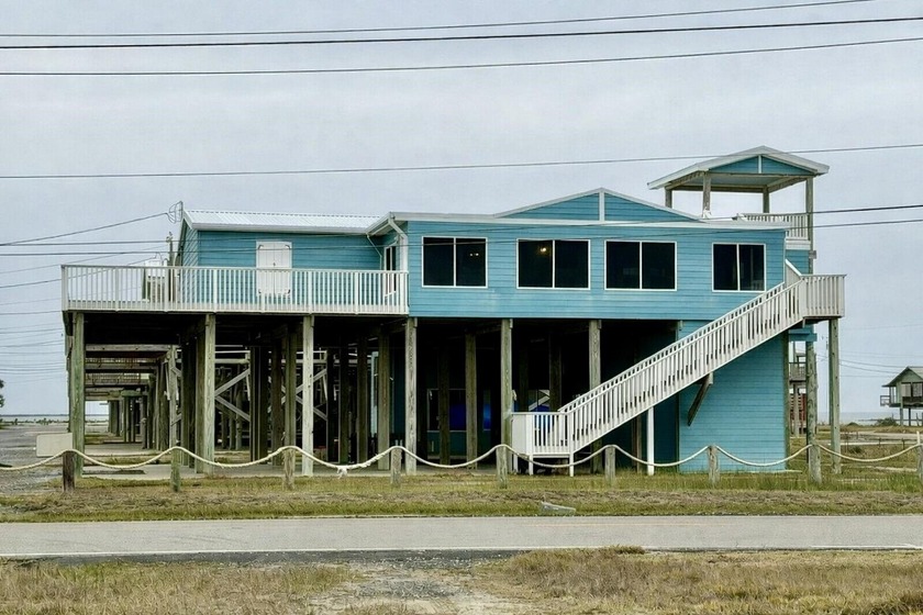 Move in ready and FULLY FURNISHED! Everything shown in pictures - Beach Home for sale in Grand Isle, Louisiana on Beachhouse.com