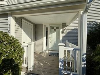 BRIGHT & SUNNY 3 level Townhouse end unit overlooking the 13th - Beach Condo for sale in Plymouth, Massachusetts on Beachhouse.com