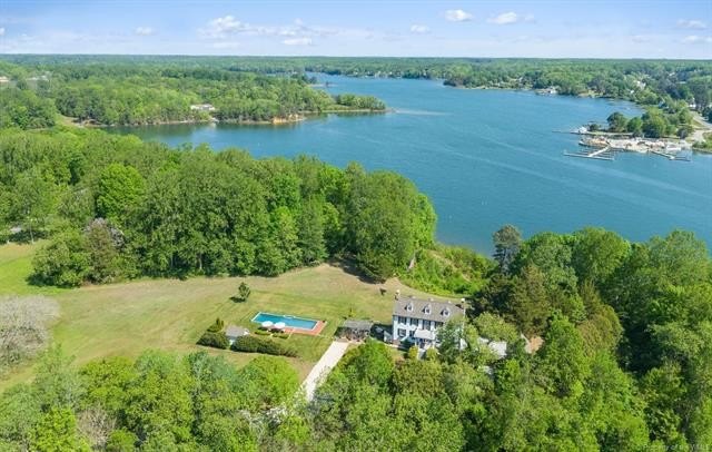 Just 10 minutes from Kilmarnock and 15 minutes to Reedville - Beach Home for sale in Heathsville, Virginia on Beachhouse.com