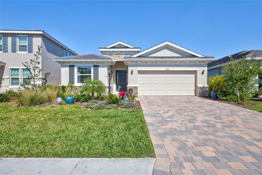 Better than new, this gorgeous Lantana floor plan has everything - Beach Home for sale in Lakewood Ranch, Florida on Beachhouse.com