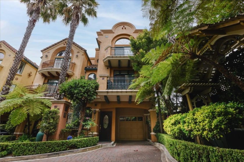 Welcome to your dream beach retreat! This stunning end villa is - Beach Townhome/Townhouse for sale in Santa Cruz, California on Beachhouse.com