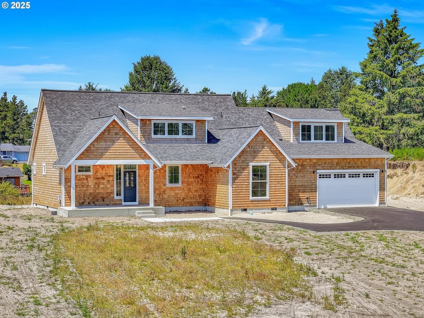 Newly Completed in Warrenton's Lakeside Community! This - Beach Home for sale in Warrenton, Oregon on Beachhouse.com