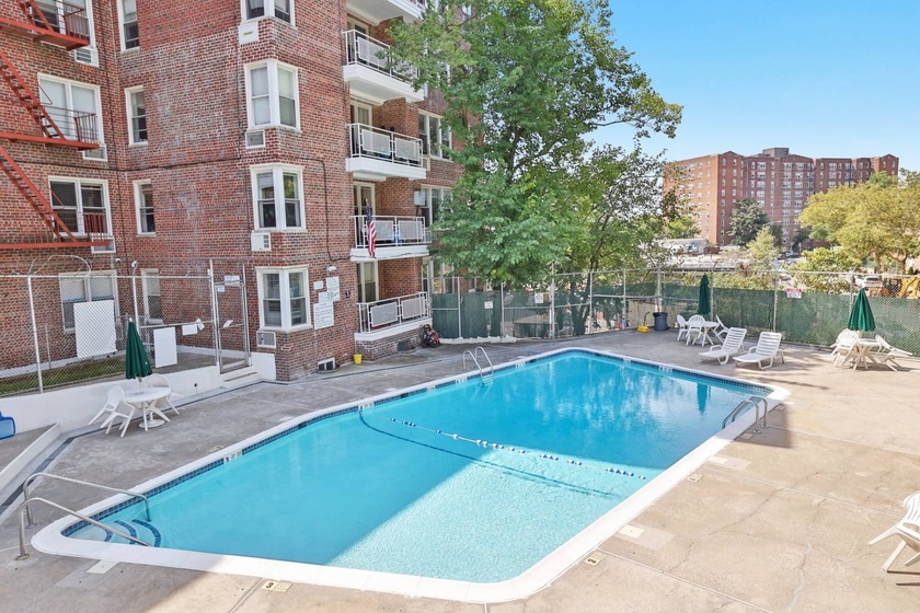 Exclusive  Spacious & Renovated 1-Bd. Co-op with Eat-In Kitchen - Beach Condo for sale in Bronx, New York on Beachhouse.com