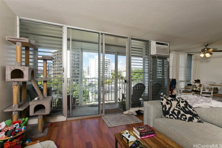 Unit was upgraded a few years ago with new kitchen cabinets - Beach Condo for sale in Honolulu, Hawaii on Beachhouse.com