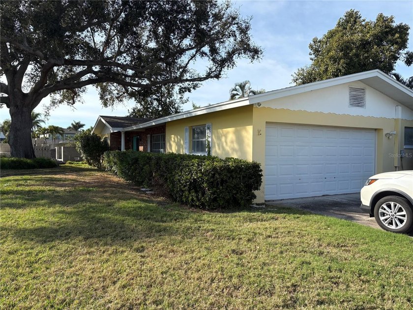 Under contract-accepting backup offers. Step into a home with - Beach Home for sale in St. Petersburg, Florida on Beachhouse.com