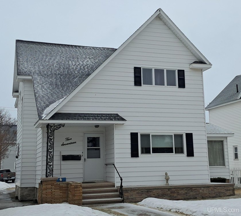 Investment Opportunity - Well-Maintained Southside Duplex! - Beach Townhome/Townhouse for sale in Escanaba, Michigan on Beachhouse.com