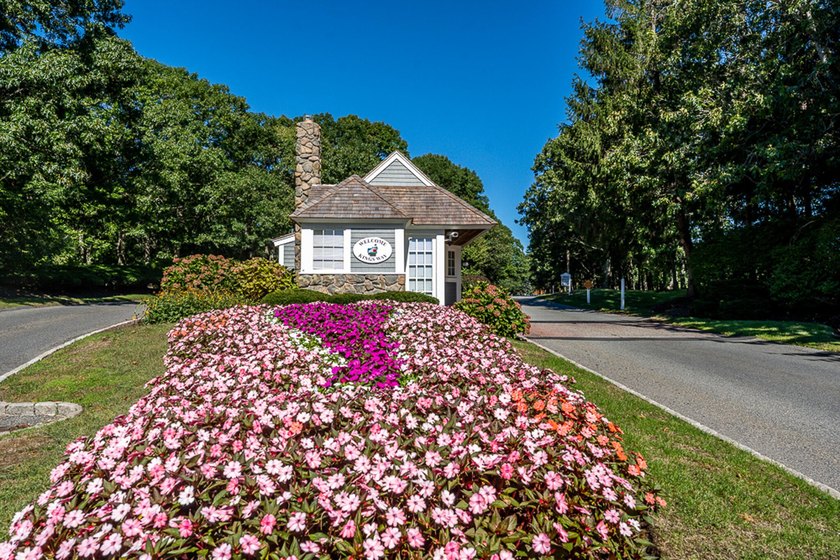 ''I'' style end unit with unparalleled golf course views. This - Beach Condo for sale in Yarmouth Port, Massachusetts on Beachhouse.com