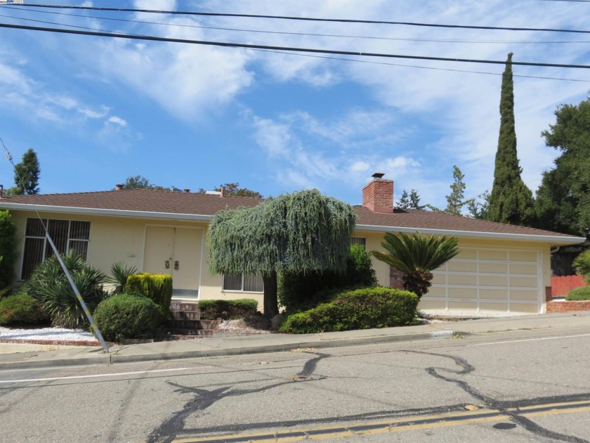 This Probate Sale with court confirmation is a great starter - Beach Home for sale in San Leandro, California on Beachhouse.com