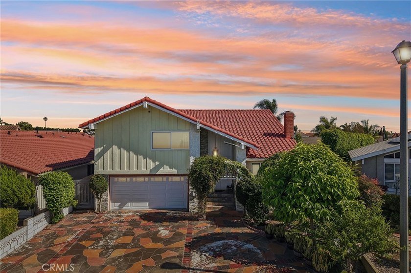 Great 2 story luxury home located in a well established - Beach Home for sale in Westminster, California on Beachhouse.com