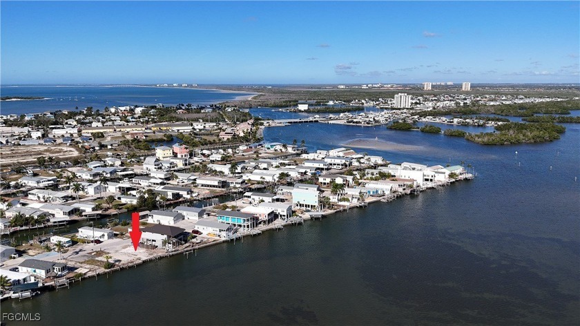 Stunning bay views from this buildable lot in the friendly Emily - Beach Lot for sale in Fort Myers Beach, Florida on Beachhouse.com