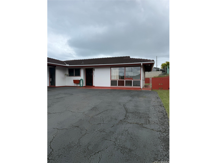 Priced to sell in desirable Kailua! Located on a quiet - Beach Home for sale in Kailua, Hawaii on Beachhouse.com