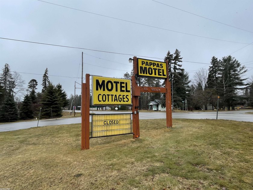 Outstanding Waterfront Property with 9 Rental Units. 6-1 Bedroom - Beach Commercial for sale in Greenbush, Michigan on Beachhouse.com