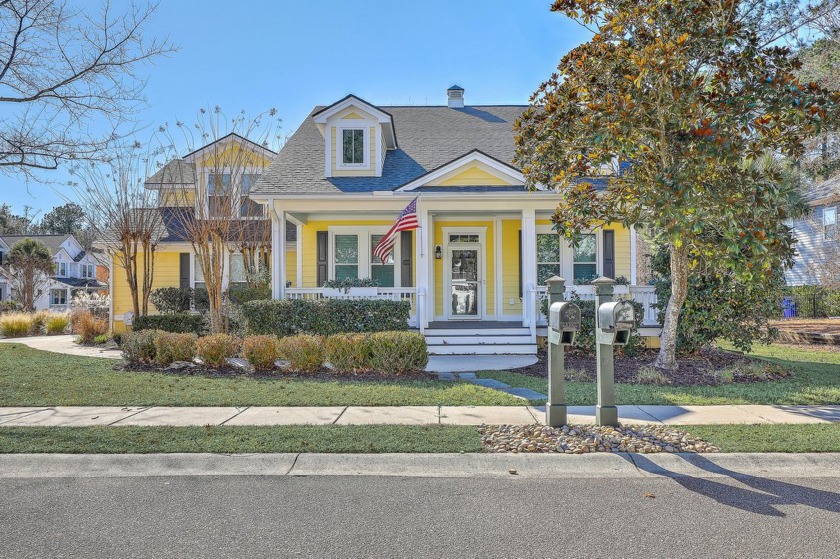 Welcome to this immaculate & move-in ready ranch style floor - Beach Home for sale in Mount Pleasant, South Carolina on Beachhouse.com