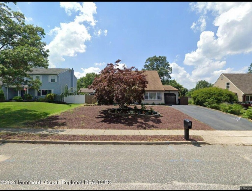 This great 4 bedroom, 2 bath Cape home features newer kitchen - Beach Home for sale in Toms River, New Jersey on Beachhouse.com