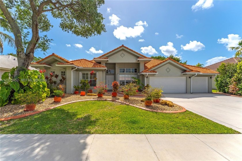 This beautifully appointed 4 BR/3 BA golf course estate blends - Beach Home for sale in Homestead, Florida on Beachhouse.com