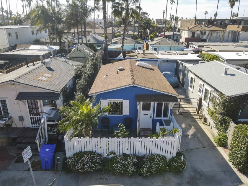 This small house lives as big as its Wonderland Beach location - Beach Home for sale in San Diego, California on Beachhouse.com