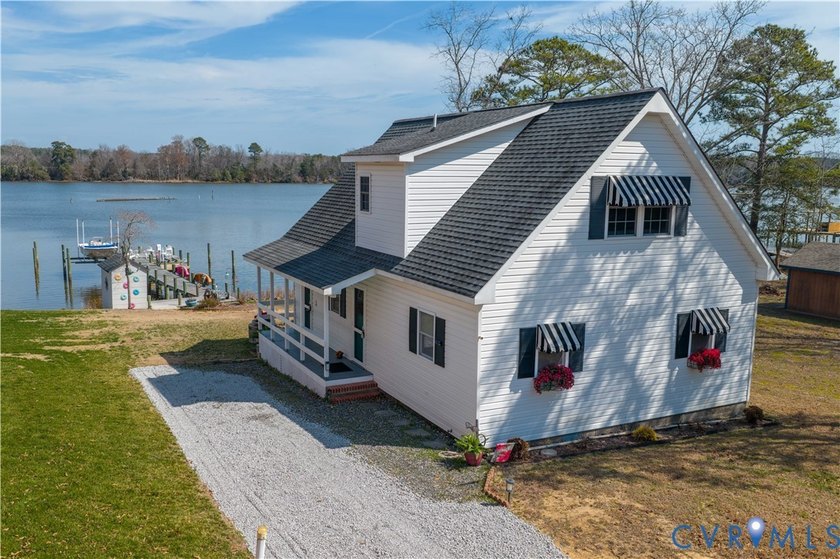 Escape to 6411 Holly Trail and enjoy relaxed waterfront weekends - Beach Home for sale in Gloucester, Virginia on Beachhouse.com
