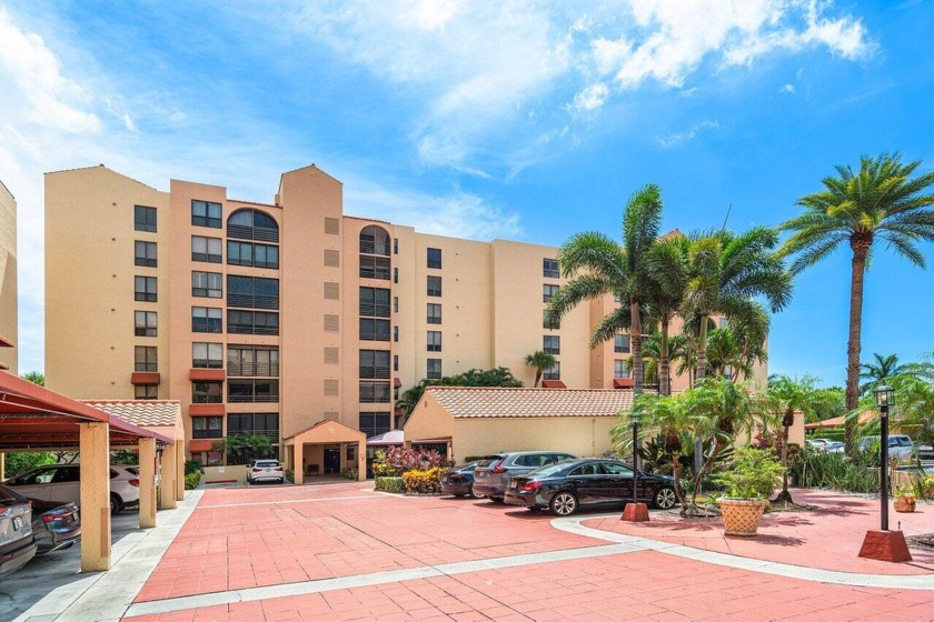 First floor 2 bedroom, 2 bathroom unit includes a convertible - Beach Condo for sale in Boca Raton, Florida on Beachhouse.com