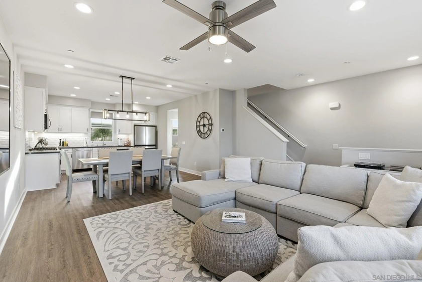 Welcome to Oceanside's highly sought after St. Cloud Community! - Beach Condo for sale in Oceanside, California on Beachhouse.com