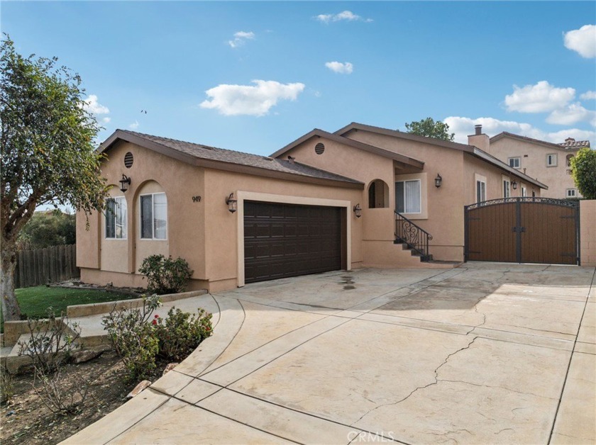 Welcome Home to this Custom home in NW San Pedro. Harbor views - Beach Home for sale in San Pedro, California on Beachhouse.com