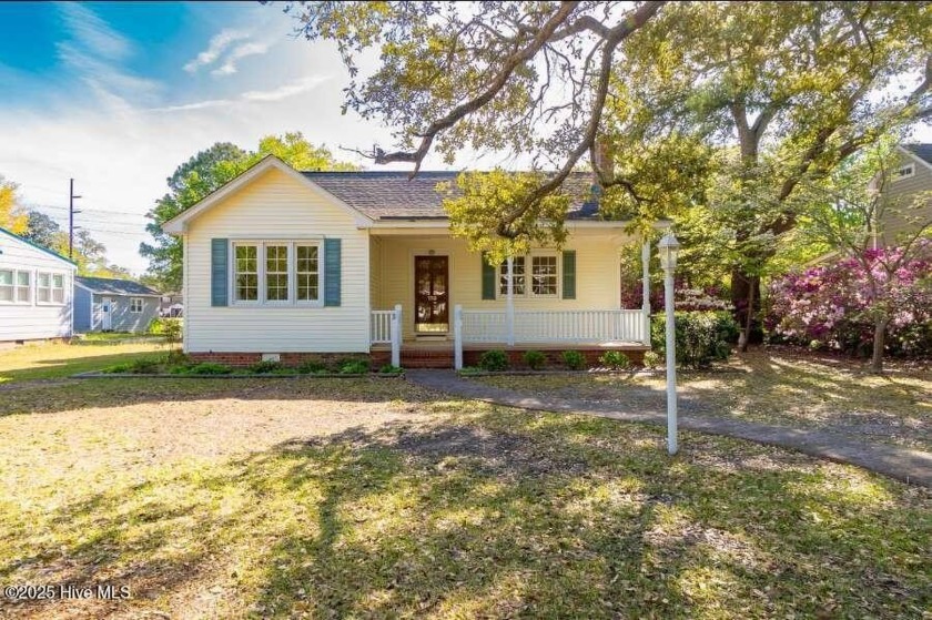 This well-maintained ranch-style home is set among beautiful - Beach Home for sale in Morehead City, North Carolina on Beachhouse.com