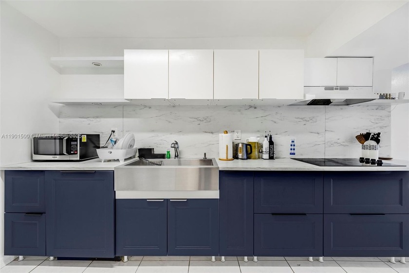 Penthouse 2BD/2BA (970 sq ft) w/ huge bay-view terrace/hurricane - Beach Condo for sale in Sunny Isles Beach, Florida on Beachhouse.com