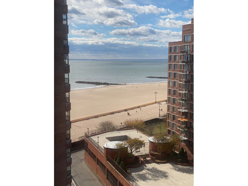 Nice and cozy Studio with separate eat in kitchen with window - Beach Apartment for sale in Brooklyn, New York on Beachhouse.com