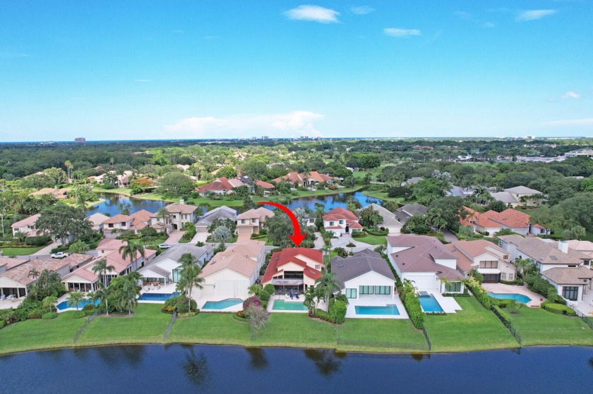 Beautiful lake view and close to the driving range!! Needs - Beach Townhome/Townhouse for sale in Palm Beach Gardens, Florida on Beachhouse.com