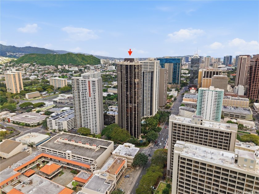 High-floor Honolulu Tower living with ocean-to-city views - past - Beach Condo for sale in Honolulu, Hawaii on Beachhouse.com