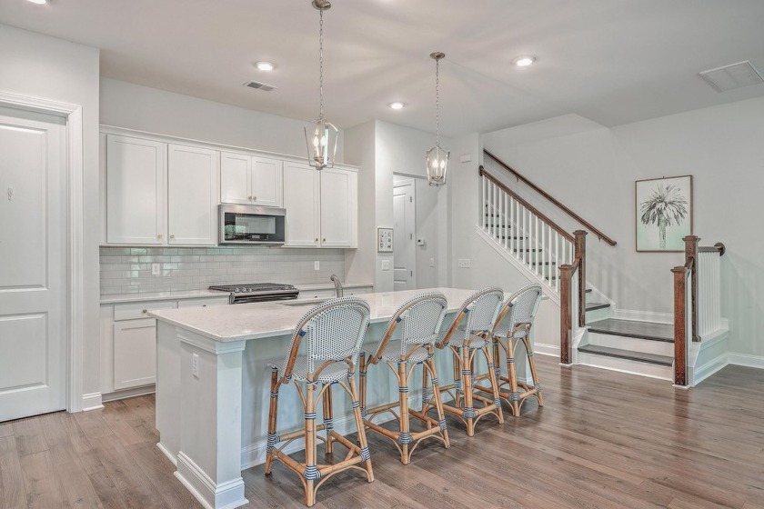 Check out this luxurious and spacious townhome in an excellent - Beach Home for sale in Mount Pleasant, South Carolina on Beachhouse.com