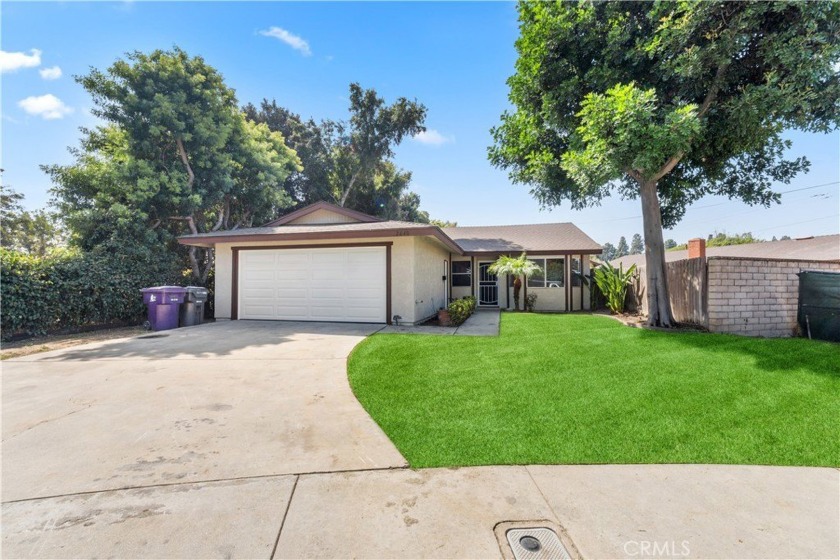 PRIVACY and PARKING. Tucked away at the end of a quiet - Beach Home for sale in Long Beach, California on Beachhouse.com