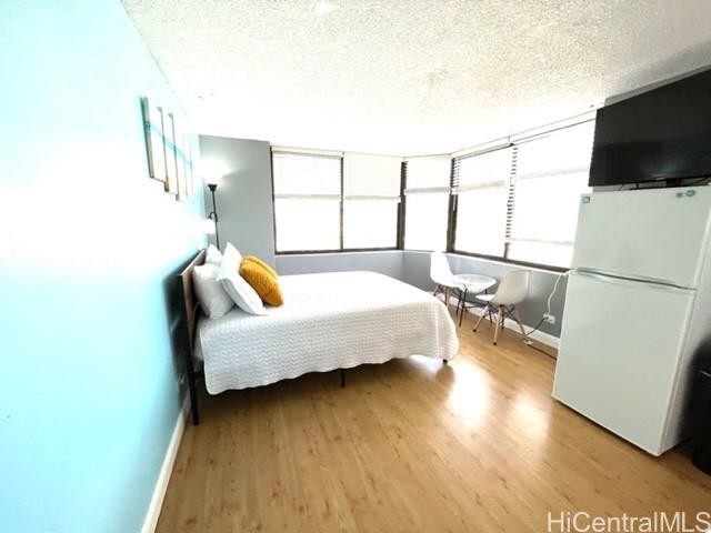 Airy and bright by two side windows as the larger corner unit - Beach Condo for sale in Honolulu, Hawaii on Beachhouse.com