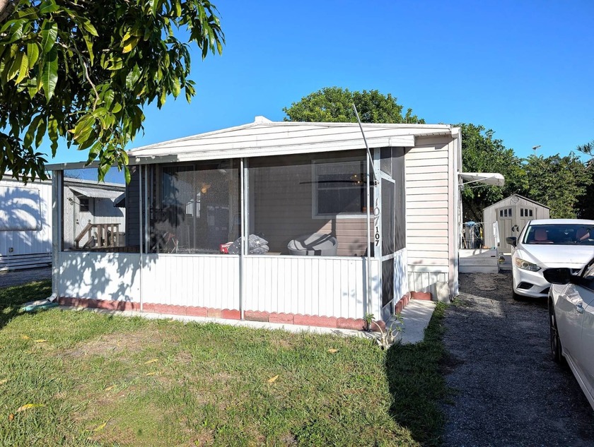 Discover this delightful 2-bedroom, 2-bath home that perfectly - Beach Home for sale in Palm Beach Gardens, Florida on Beachhouse.com