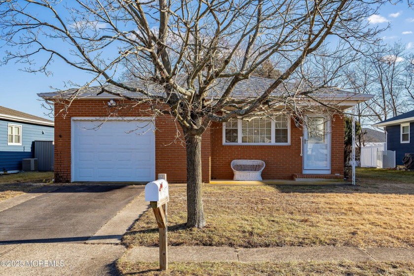 Welcome to Holiday City Carefree! This is a fantastic - Beach Home for sale in Toms River, New Jersey on Beachhouse.com