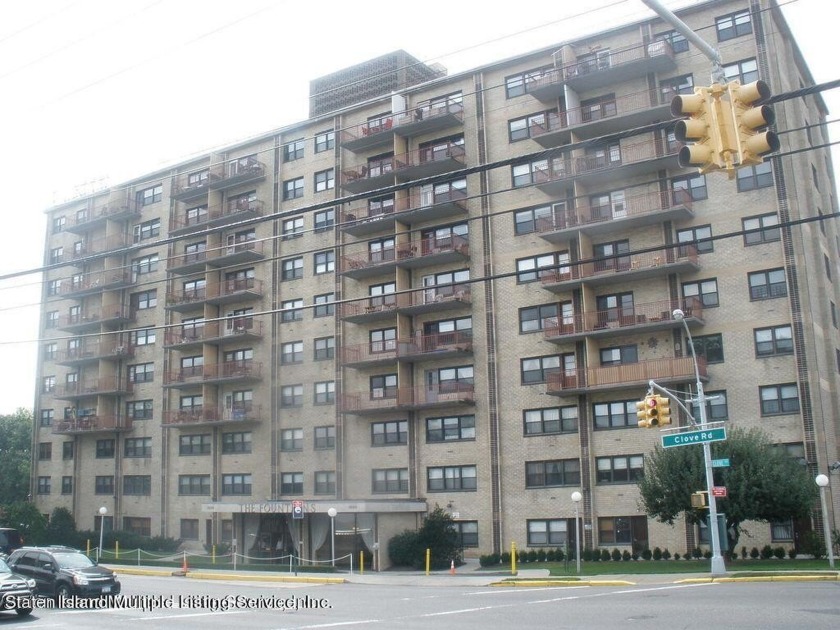 This luxury hi-rise offers a convenient lifestyle with a 24-hour - Beach Apartment for sale in Staten Island, New York on Beachhouse.com