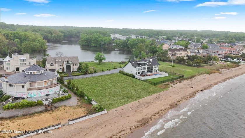Private Ocean / Beach Front property. Ocean Gates Estates. 0,75 - Beach Lot for sale in Staten Island, New York on Beachhouse.com