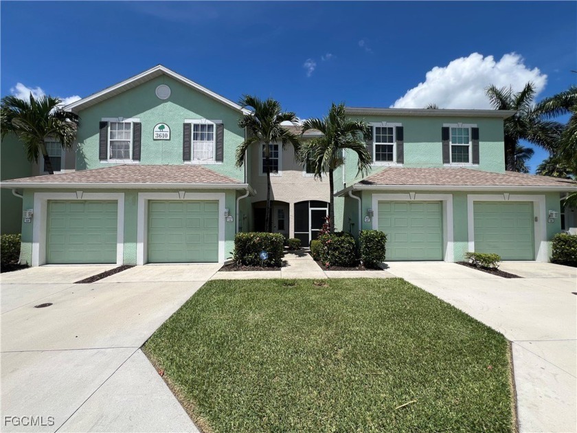 Opportunity knocks in this spacious 2-bedroom townhome with a - Beach Townhome/Townhouse for sale in Fort Myers, Florida on Beachhouse.com