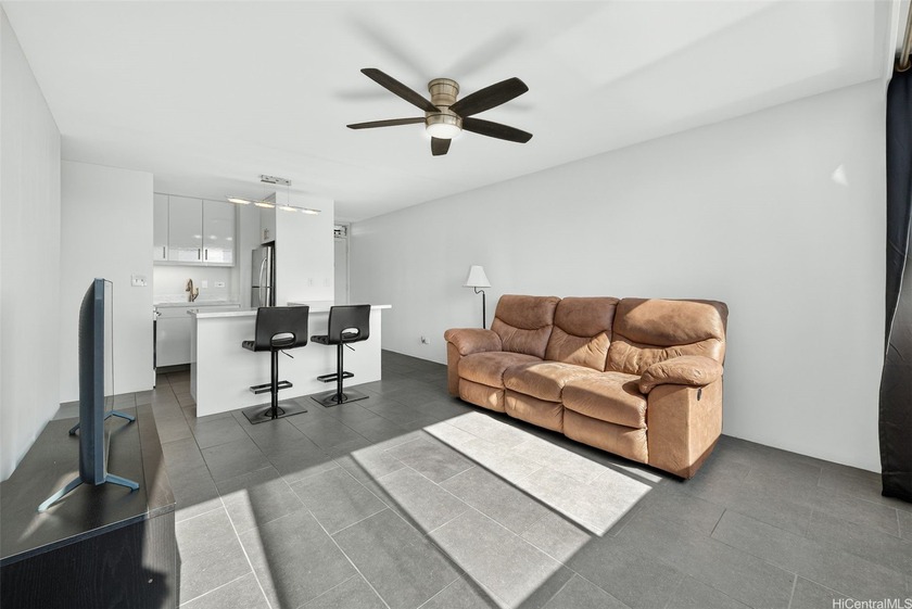 Beautifully renovated, pet-friendly penthouse unit with sweeping - Beach Condo for sale in Honolulu, Hawaii on Beachhouse.com