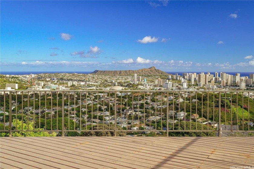 Are you looking for that Perfect Ocean View? Want to be close to - Beach Home for sale in Honolulu, Hawaii on Beachhouse.com
