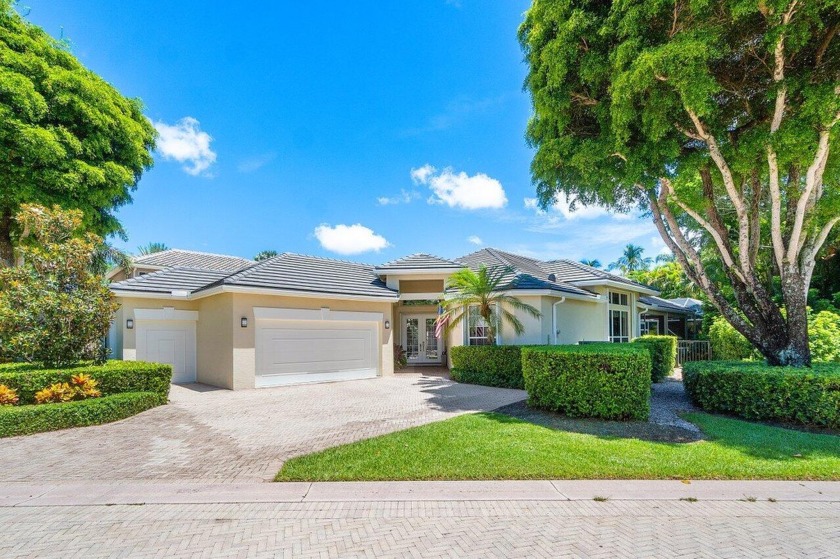Welcome to this exquisite 3-bedroom, 3-full-bath pool home - Beach Home for sale in Palm Beach Gardens, Florida on Beachhouse.com