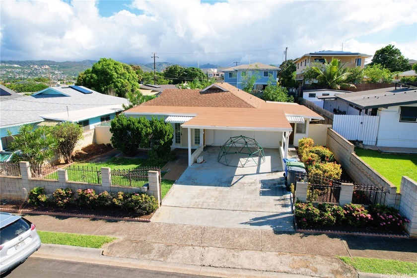 Welcome to this seldom-available single-family home nestled in - Beach Home for sale in Honolulu, Hawaii on Beachhouse.com