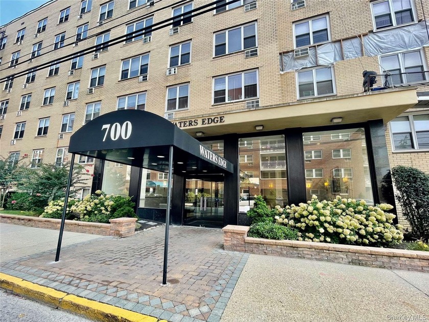 Updated Jr.1 studio apartment converted into a 1-bedroom - Beach Home for sale in Long Beach, New York on Beachhouse.com