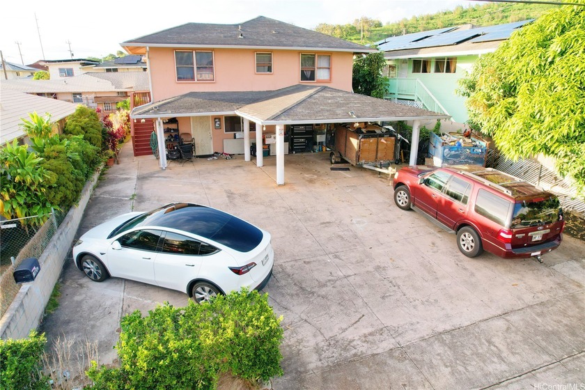 Welcome to this rare and versatile single-family residence - Beach Home for sale in Honolulu, Hawaii on Beachhouse.com