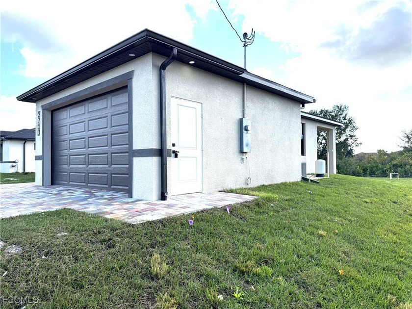 same Model on next door, beautiful home with two masters located - Beach Home for sale in Lehigh Acres, Florida on Beachhouse.com
