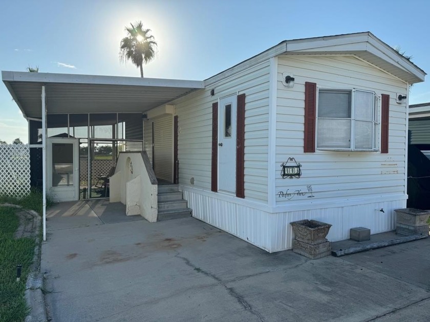 One bedroom, 1 bath park model home, partially furnished with a - Beach Home for sale in Port Isabel, Texas on Beachhouse.com