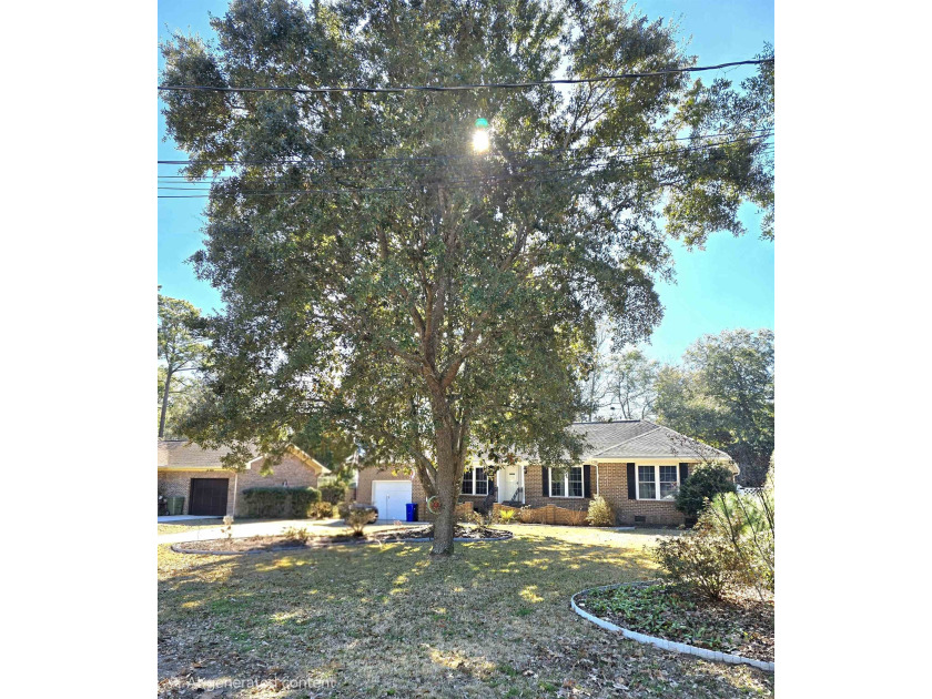 Rare opportunity in Surfside Beach! Five Bedroom, 3 bath brick - Beach Home for sale in Surfside Beach, South Carolina on Beachhouse.com