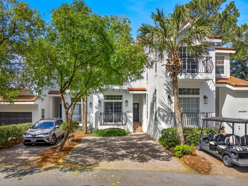 Tucked inside the private, quiet enclave of Vantage Pointe, this - Beach Townhome/Townhouse for sale in Miramar Beach, Florida on Beachhouse.com