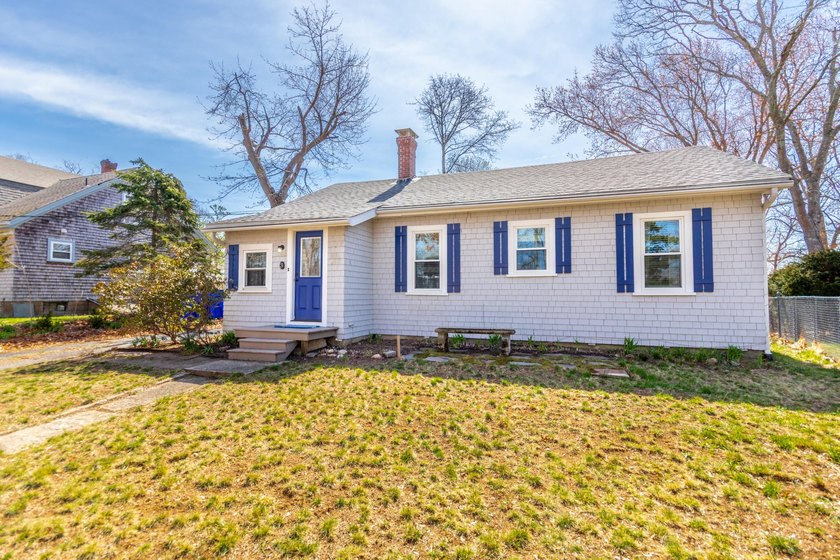 Cute as a button! Enjoy easy one level living in this 2 bedroom - Beach Home for sale in Sagamore Beach, Massachusetts on Beachhouse.com