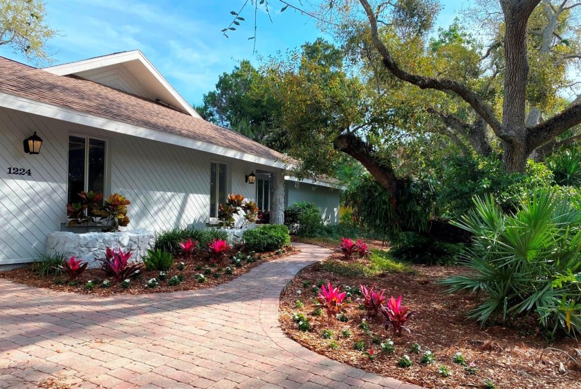 Quick close possible as home didn't suffer storm damage and is - Beach Home for sale in Sarasota, Florida on Beachhouse.com